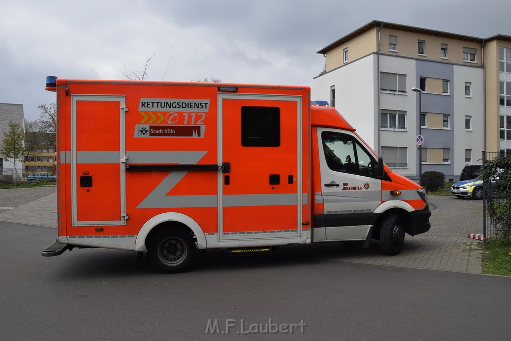 Einsatz BF Koeln in Koeln Buchheim Arnsbergerstr P42.JPG - Miklos Laubert